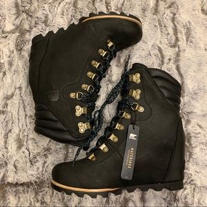 || SOREL || NWT Conquest Wedge Boot